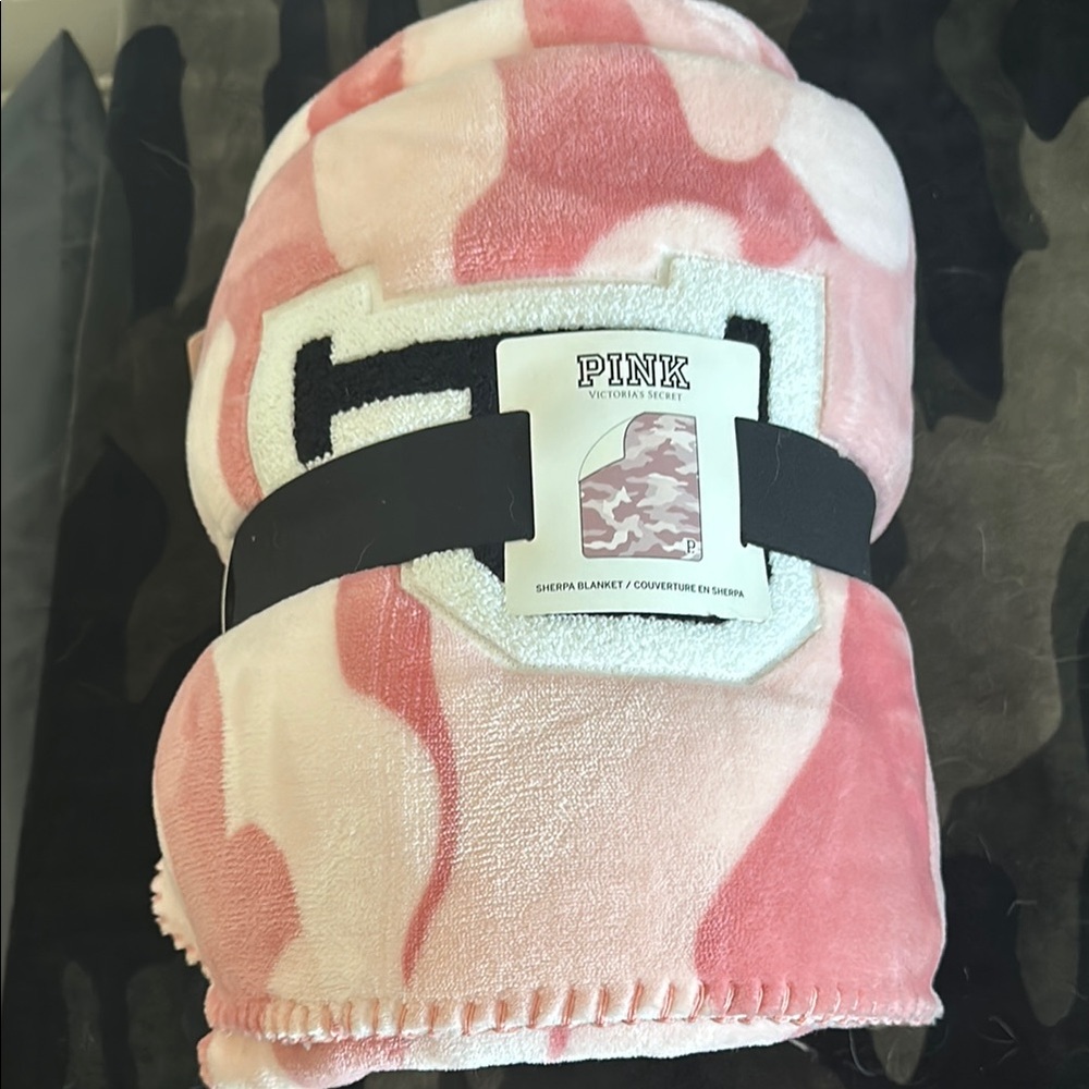 Victoria's Secret PINK Camouflage Sherpa Blanket